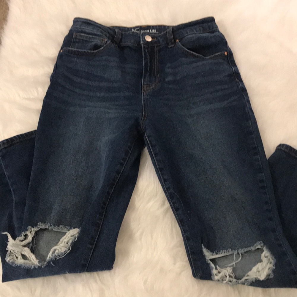 High rise ripped knee mom jeans. Size 9.